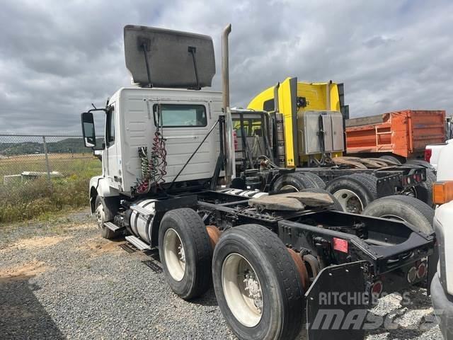 Volvo VNL64 Tracteur routier