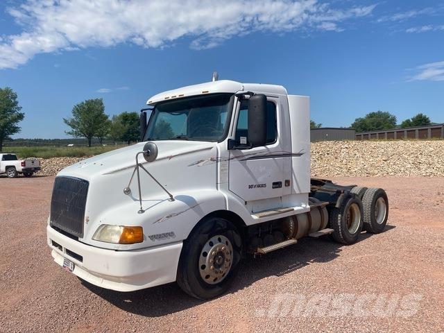 Volvo VNL64T Tracteur routier