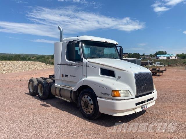 Volvo VNL64T Tracteur routier