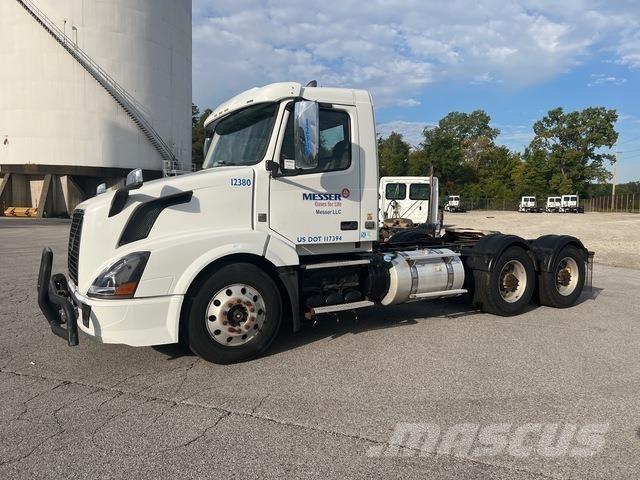 Volvo VNL64T Tracteur routier