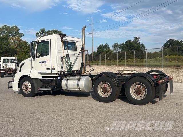Volvo VNL64T Tracteur routier