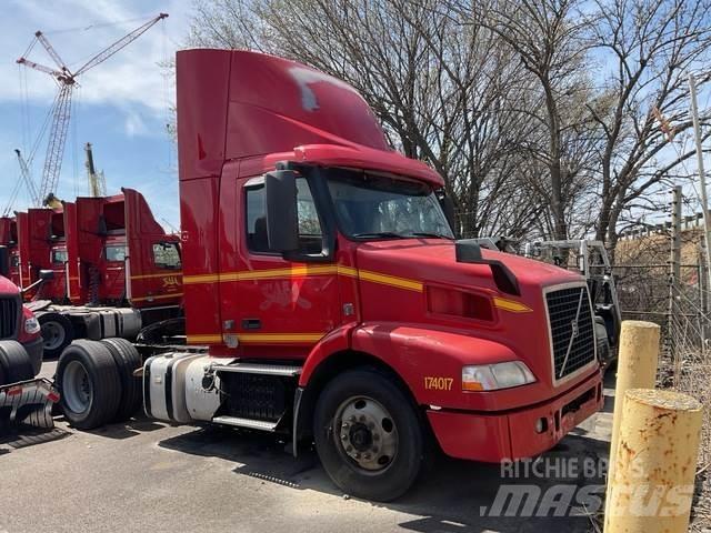 Volvo VNM42T Tracteur routier