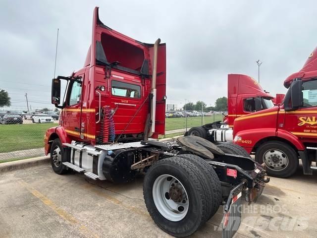 Volvo VNM42T Tracteur routier