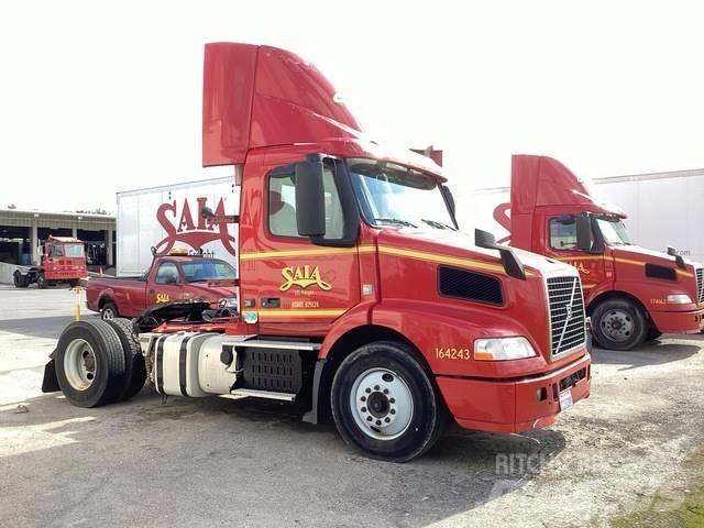 Volvo VNM42T Tracteur routier
