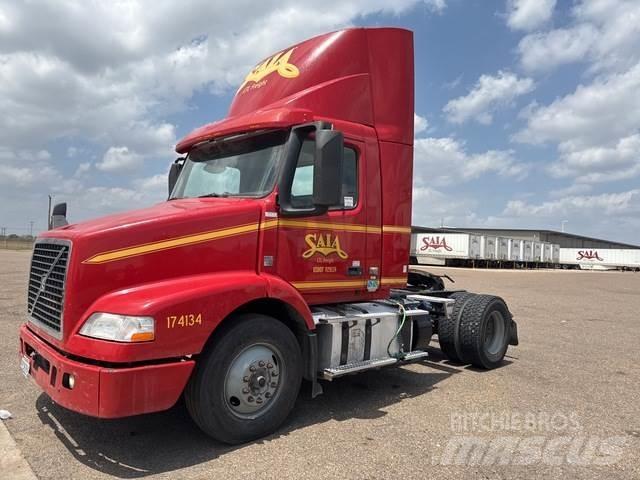 Volvo VNM42T Tracteur routier