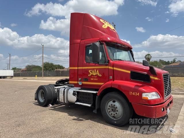 Volvo VNM42T Tracteur routier