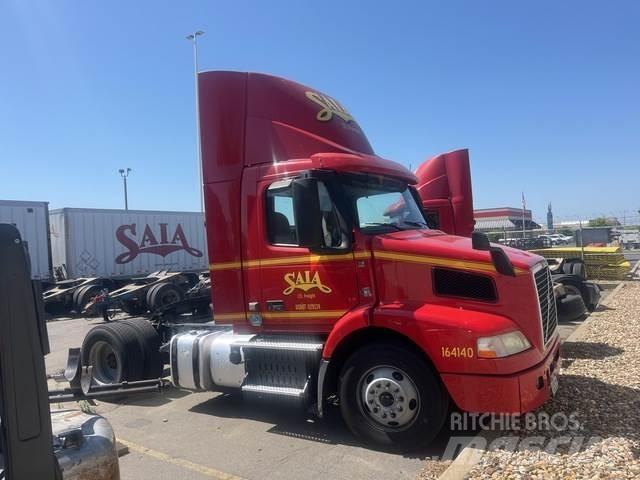 Volvo VNM42T Tracteur routier