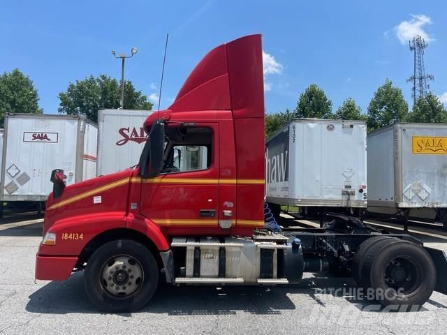Volvo VNM42T Tracteur routier