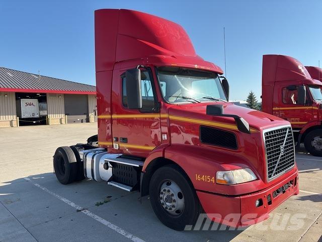 Volvo VNM42T Tracteur routier