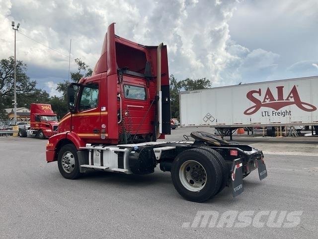 Volvo VNM42T Tracteur routier