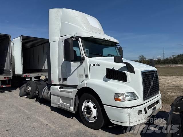Volvo VNM64T Tracteur routier