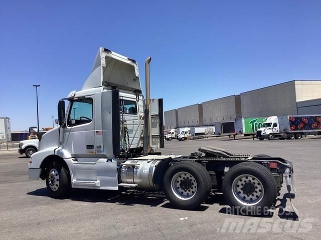Volvo VNM64T Tracteur routier