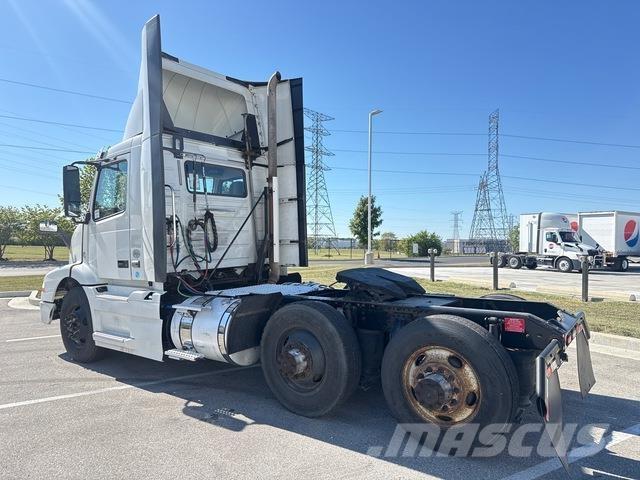Volvo VNM64T Tracteur routier