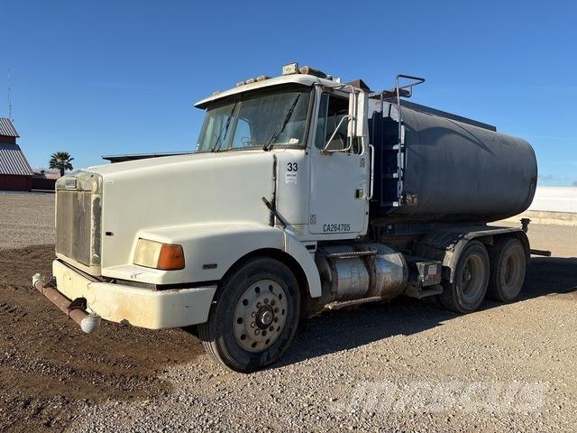 White Aero Camion citerne à eau