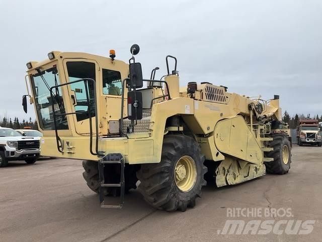 Wirtgen WR2400 Compacteur de sol