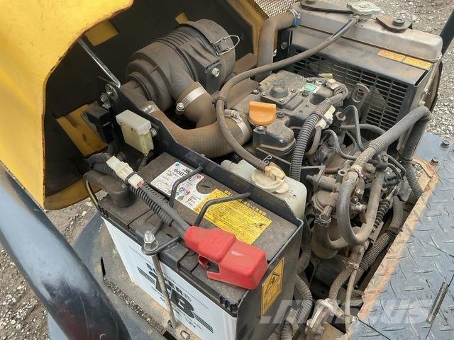 Yanmar C12R-B Tombereau sur chenilles