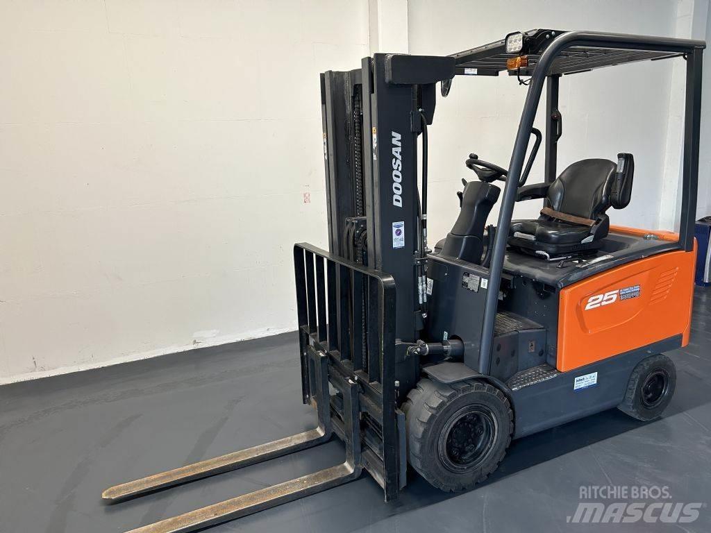 Doosan B25S-7 Chariots élévateurs électriques