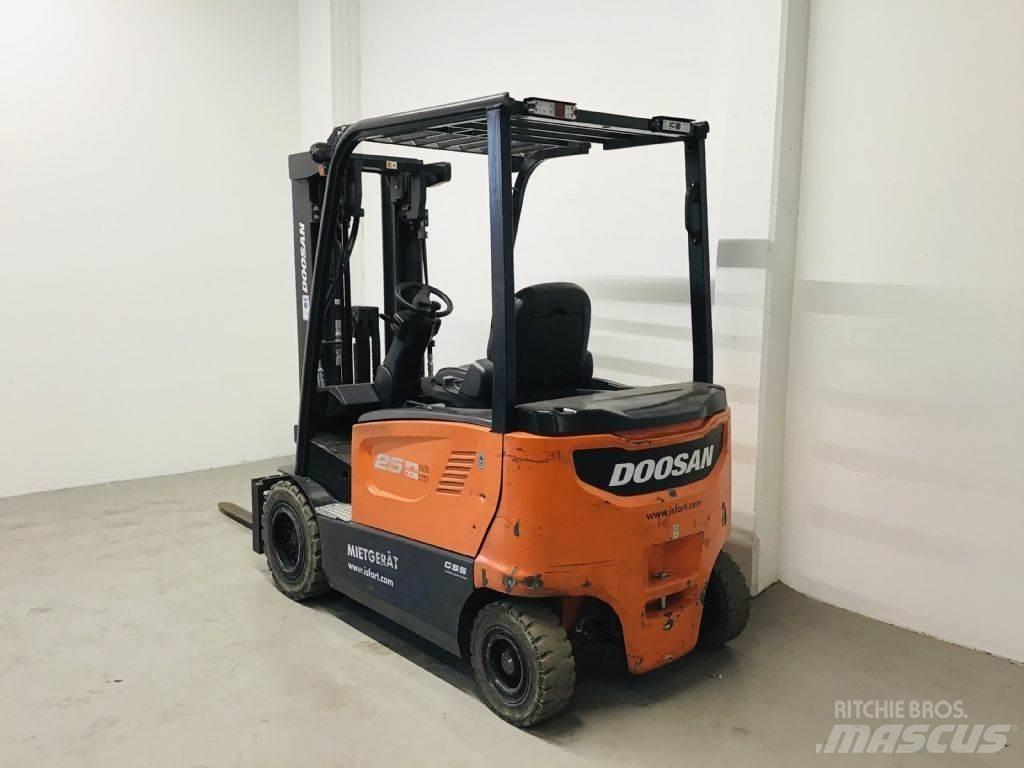 Doosan B25X-7 Chariots élévateurs électriques
