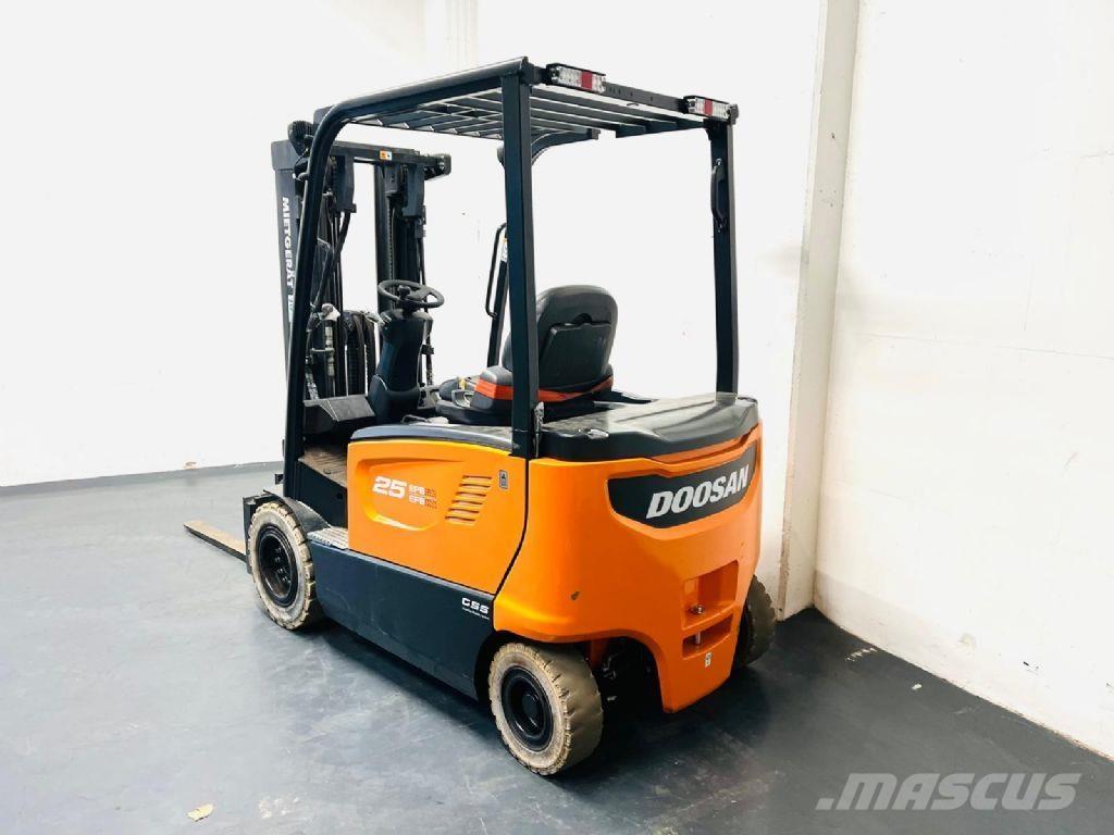 Doosan B25X-7 Plus Chariots élévateurs électriques