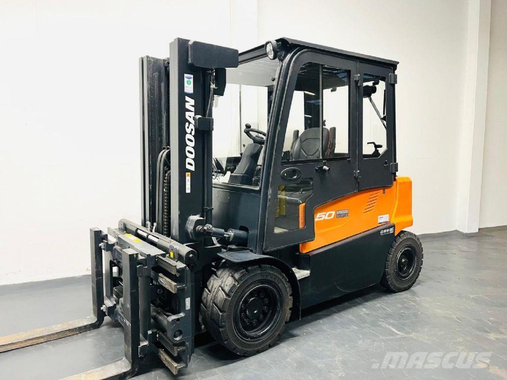 Doosan B50X-7 Chariots élévateurs électriques