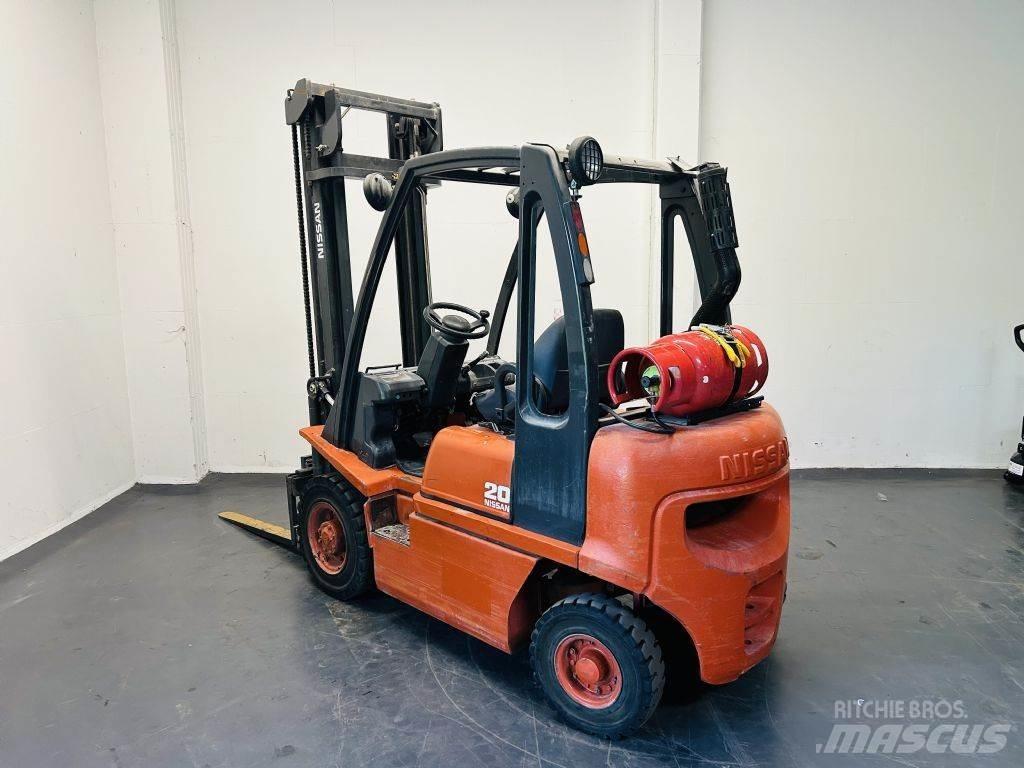 Nissan UD02A20PQ Chariots GPL