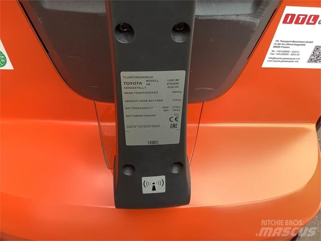 Toyota LWE180 Transpalette accompagnant