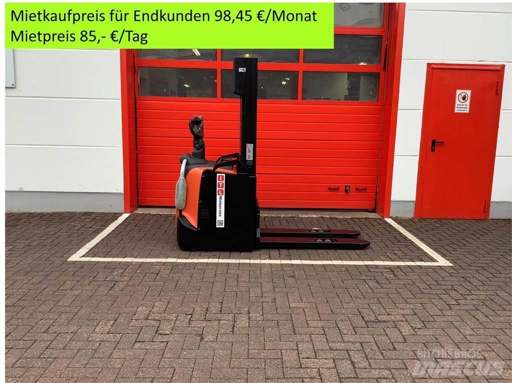 Toyota SPE120 Gerbeur accompagnant