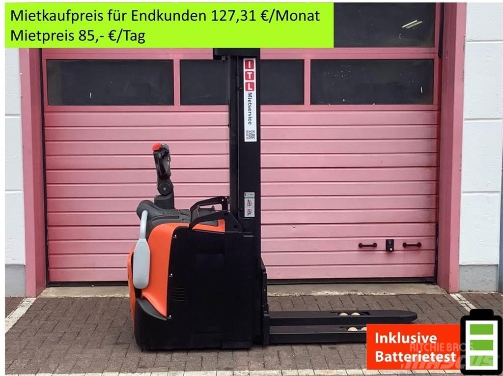 Toyota SPE140 Gerbeur accompagnant