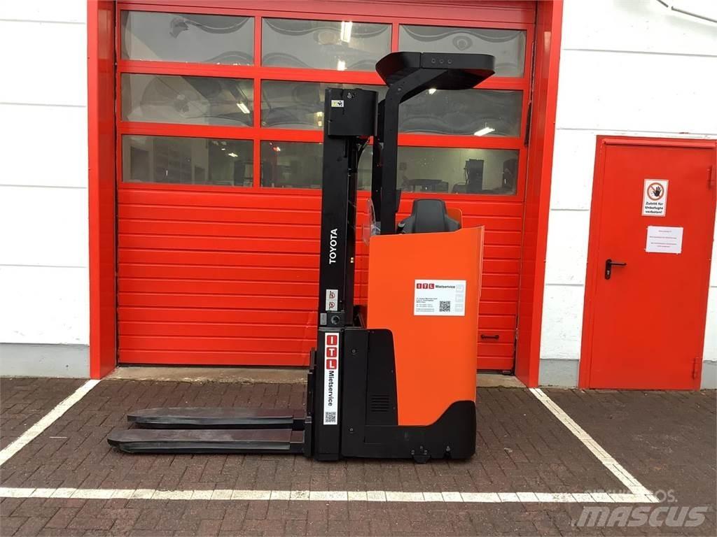 Toyota SSI160LN Gerbeur accompagnant