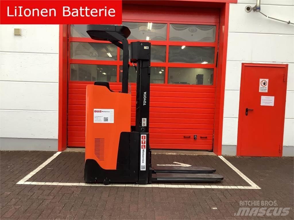 Toyota SSI160LN Gerbeur accompagnant