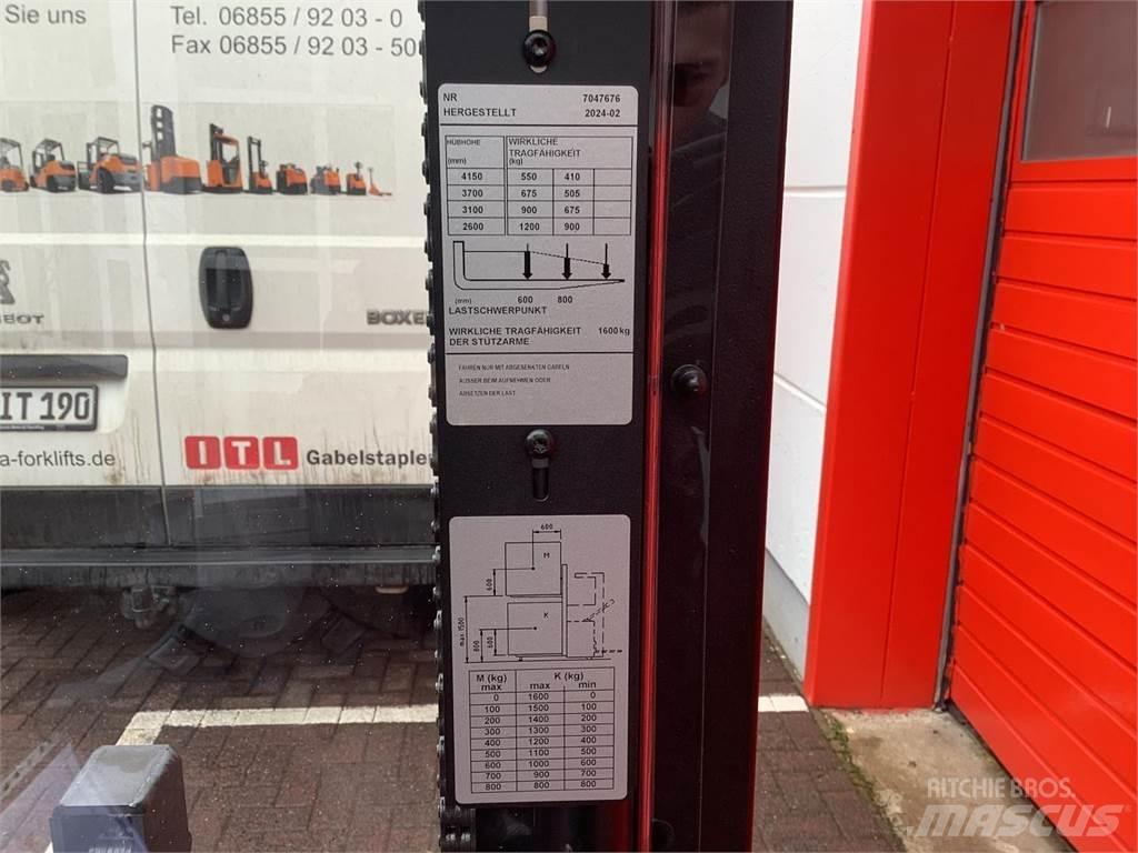 Toyota SWE120L Gerbeur accompagnant