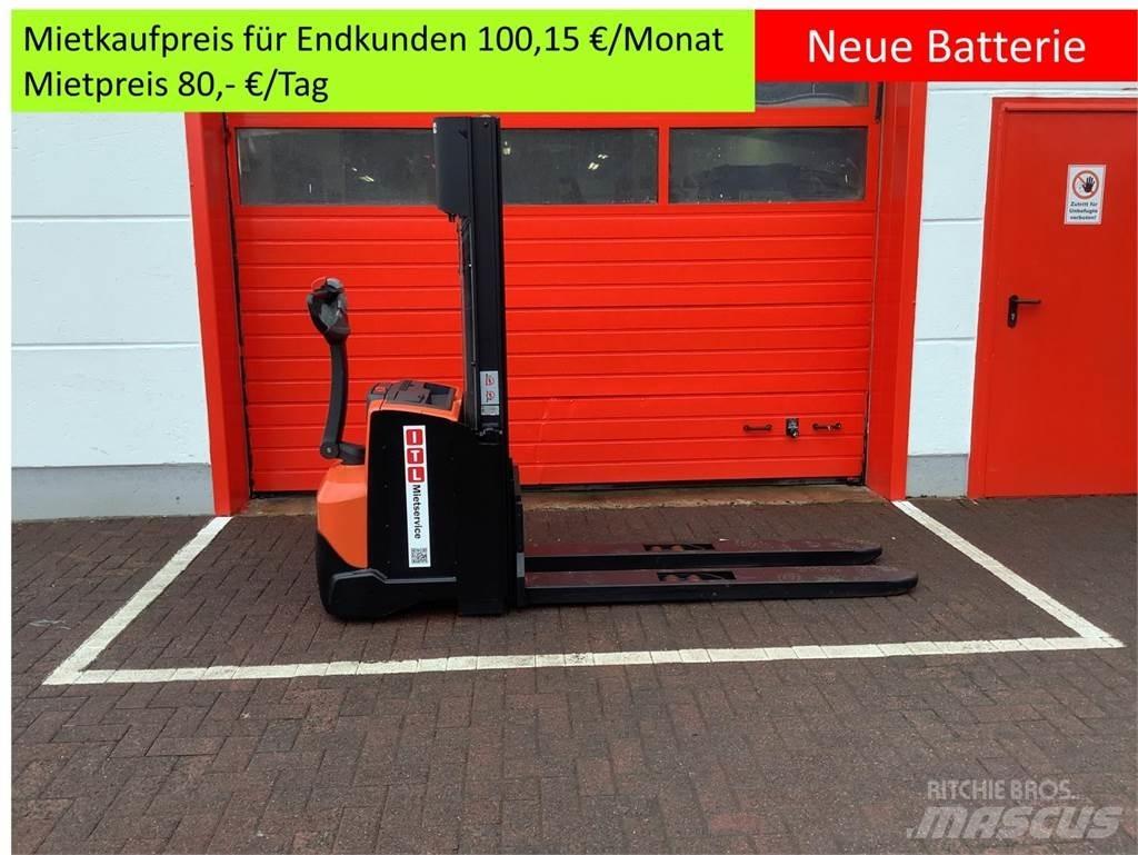 Toyota SWE140 Gerbeur accompagnant