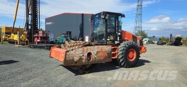 CAT CP 74 Walzenzug / CS Autre camion