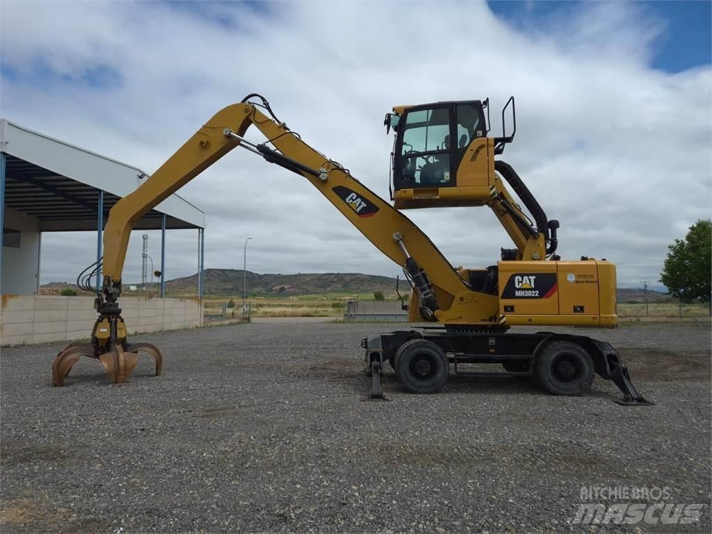 CAT MH3022 Pelle sur pneus