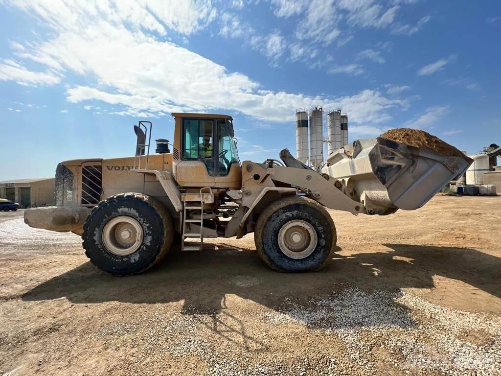 Volvo L180F Chargeuse sur pneus