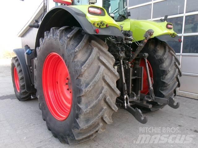 CLAAS AXION 800 Tracteur