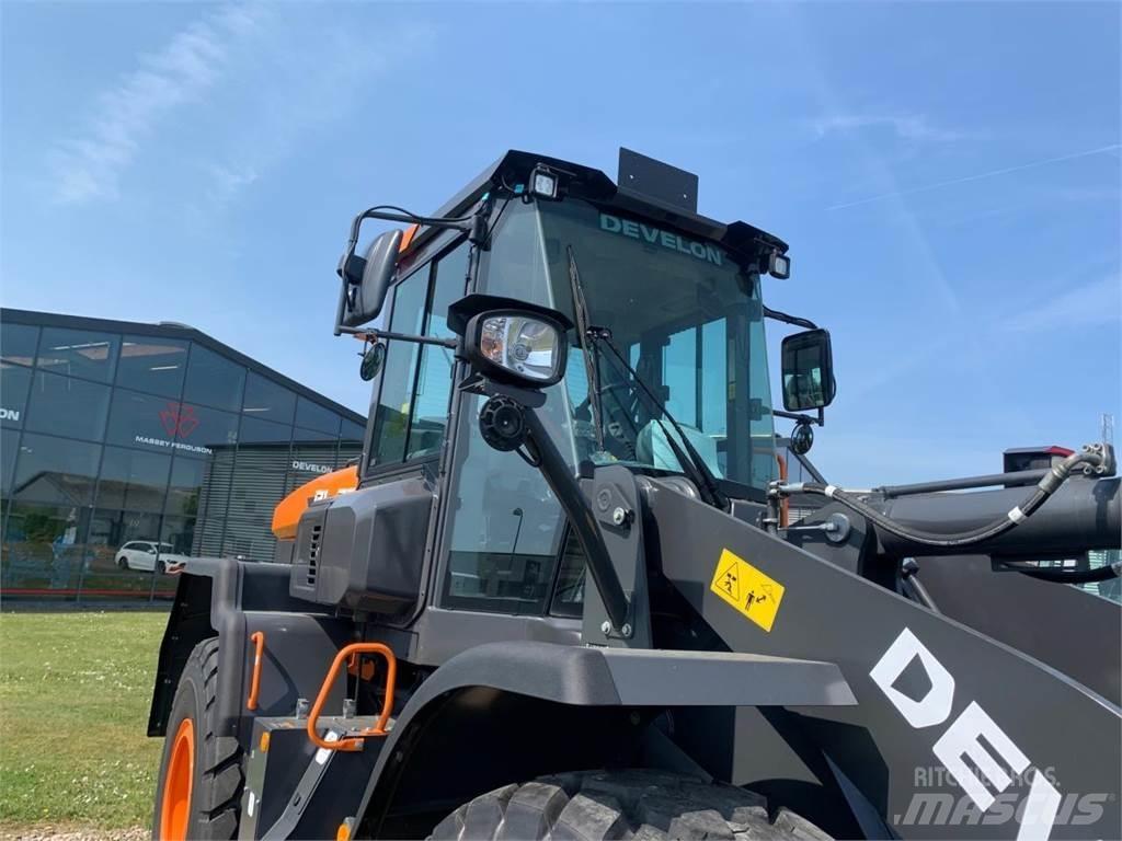 Develon DL250-7 Chargeuse sur pneus