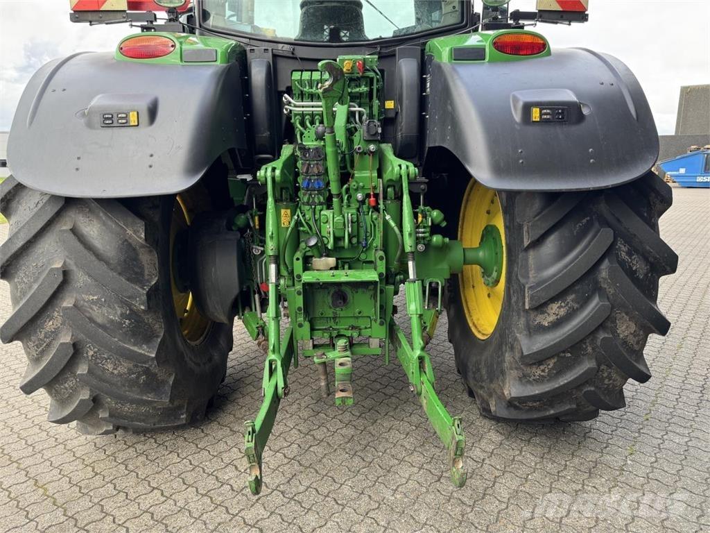 John Deere 6215R Tracteur