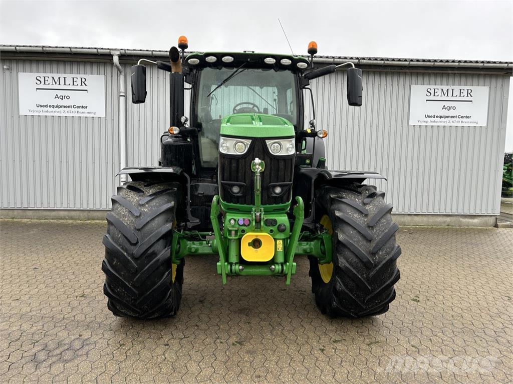 John Deere 6215R Tracteur