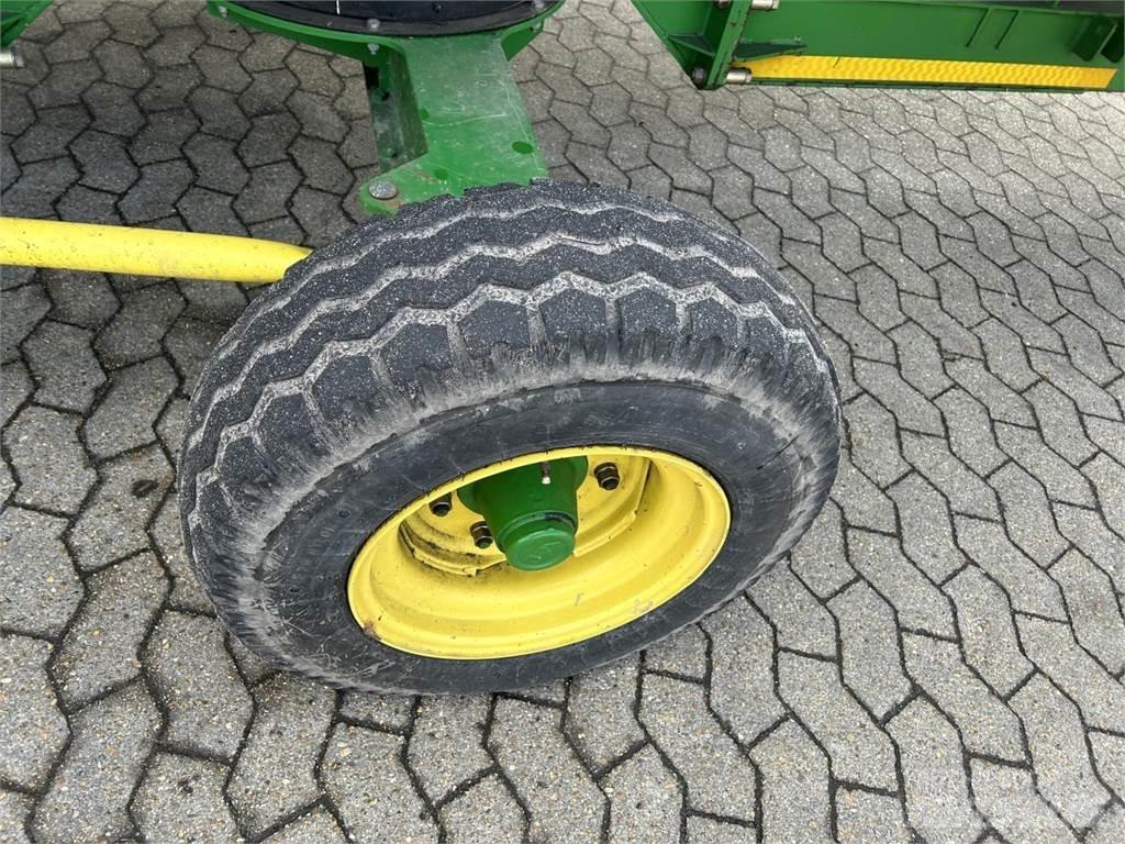 John Deere 640D Barre de coupe pour moissonneuse batteuse