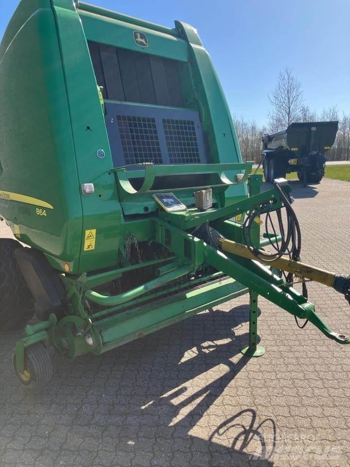 John Deere 864 Presse à balle ronde