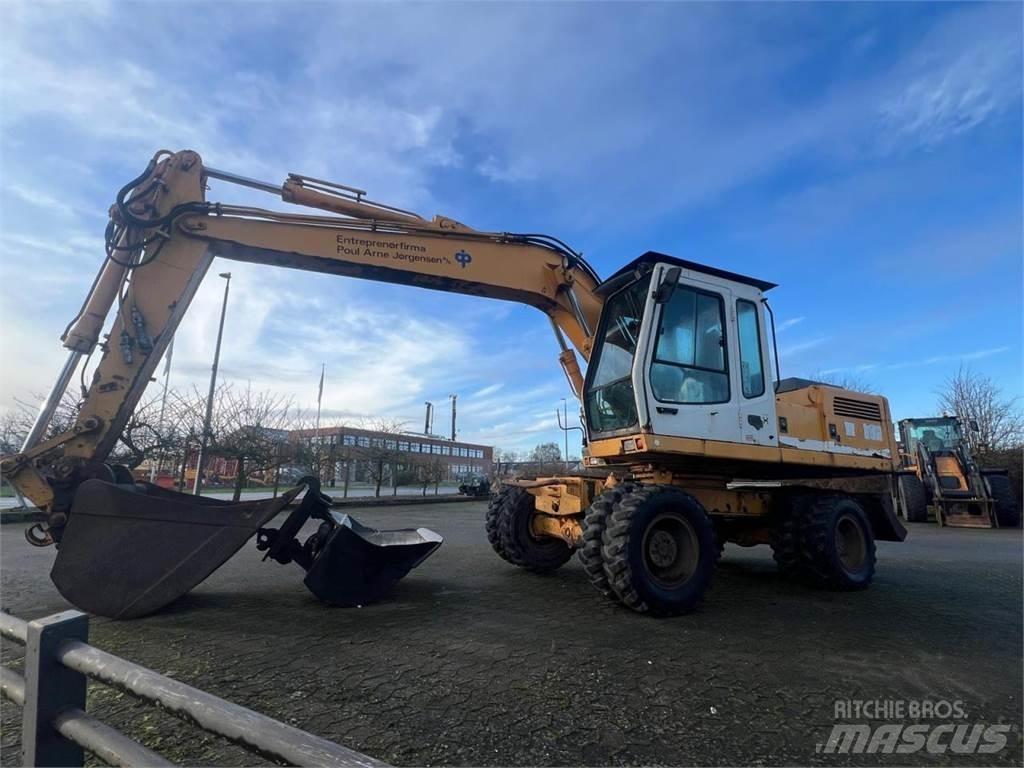 Liebherr 902 Pelle sur pneus