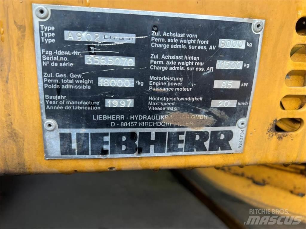 Liebherr 902 Pelle sur pneus