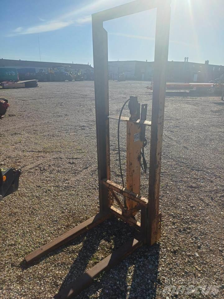  LØFTETÅRN Autres équipements pour tracteur