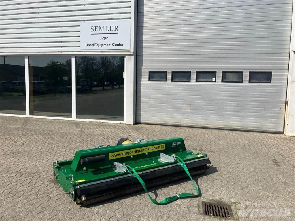 Major MJ71 240 Faucheuse