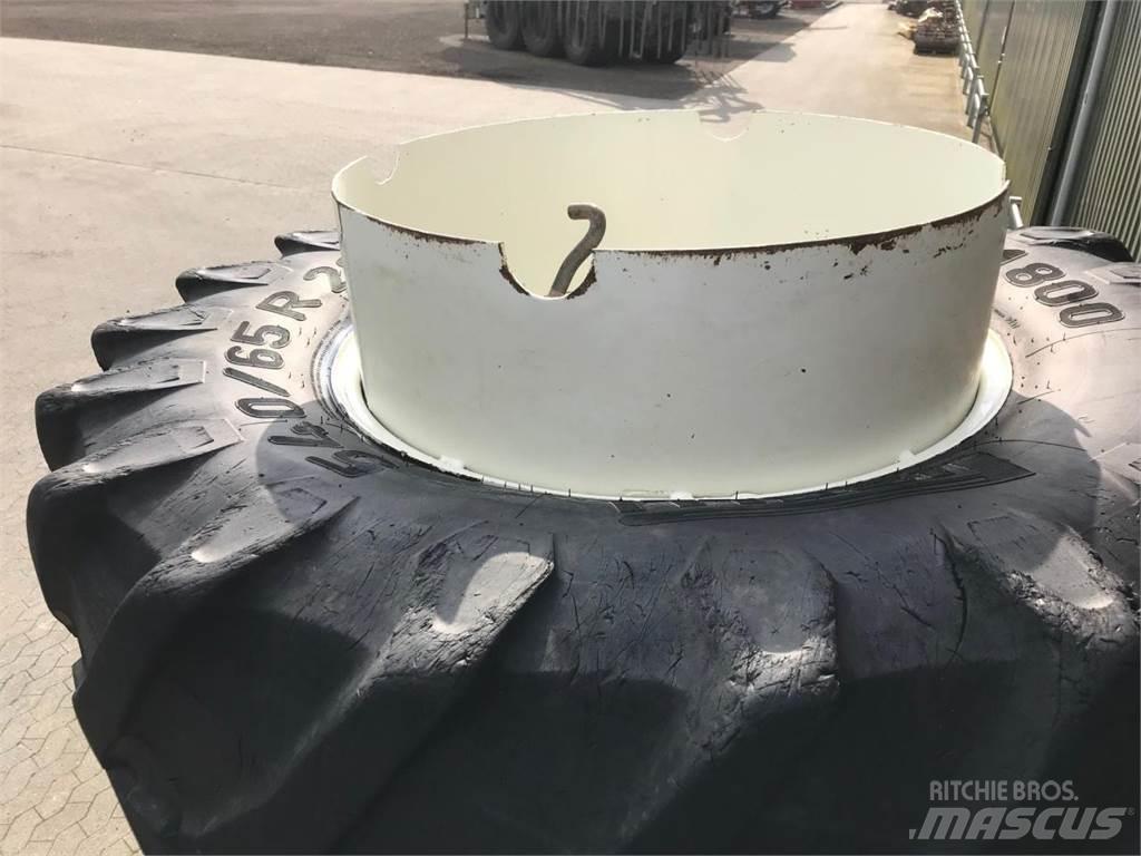  UM 540/65X28 Pneus, roues et jantes