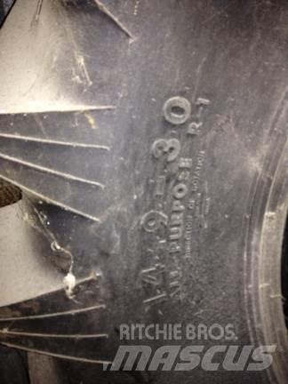 14.9x30 Pneus, roues et jantes