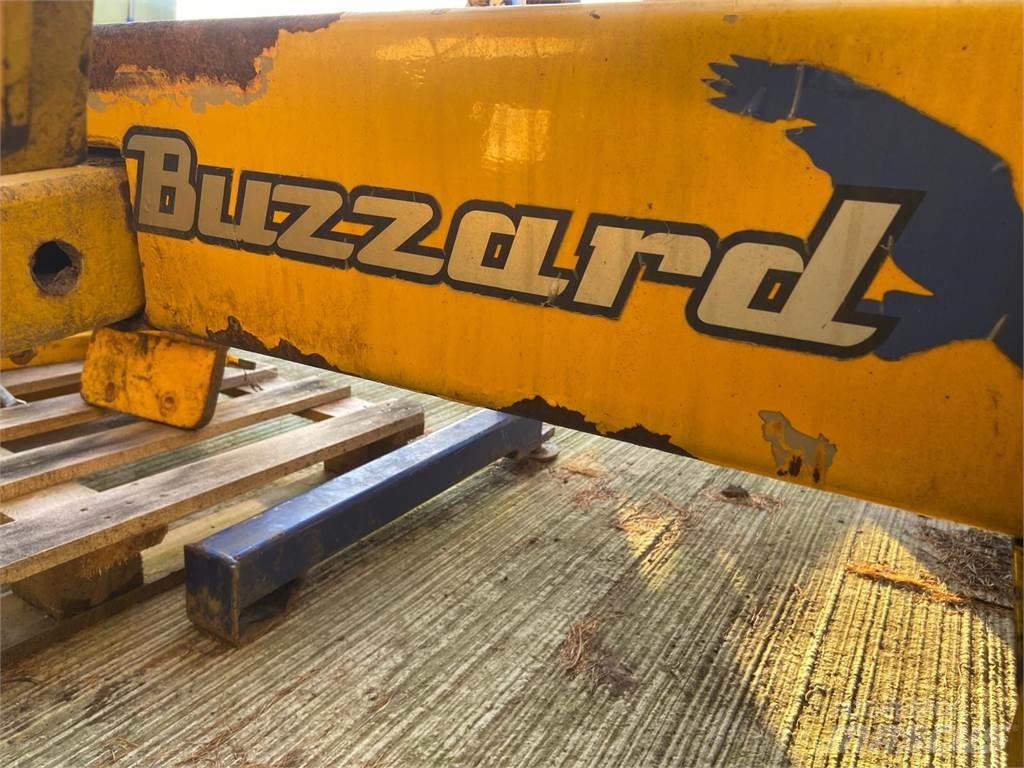 Bomford Buzzard Dérouleuse, pailleuse
