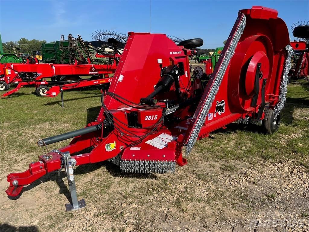 Bush Hog 2815 Dérouleuse, pailleuse