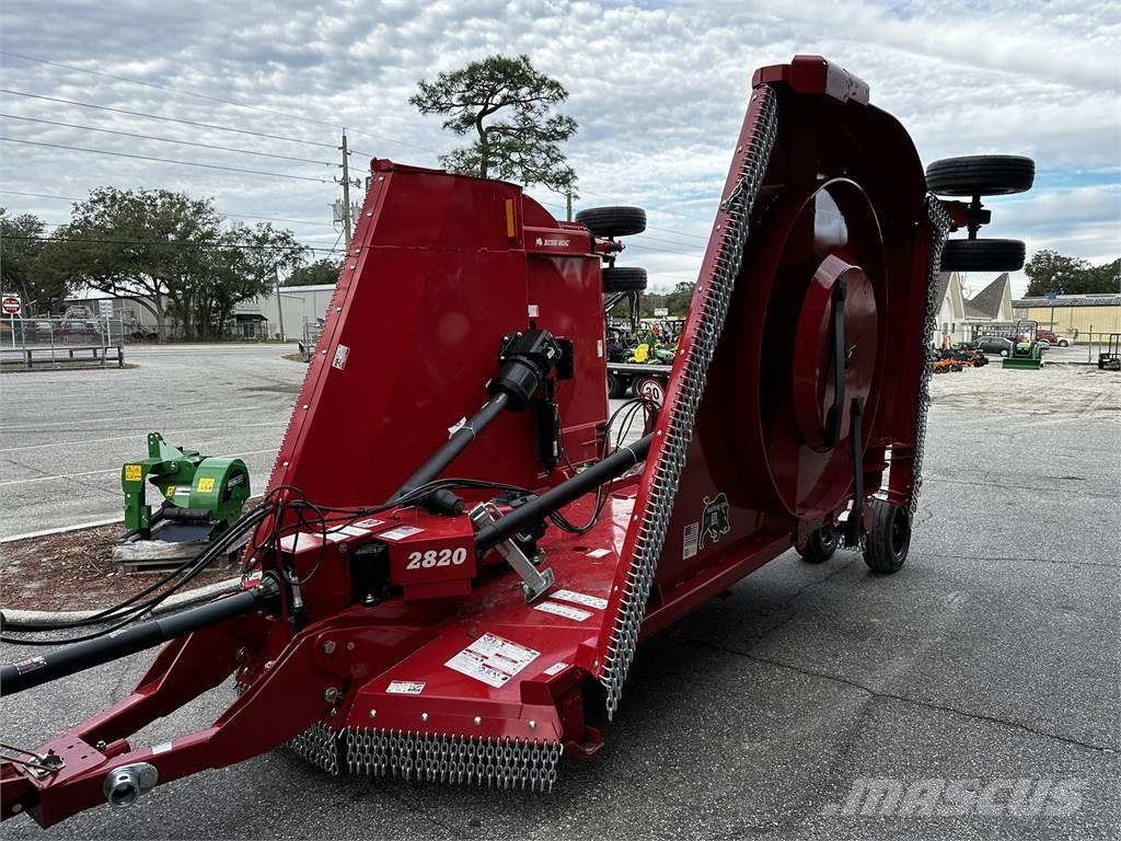 Bush Hog 2820 Dérouleuse, pailleuse